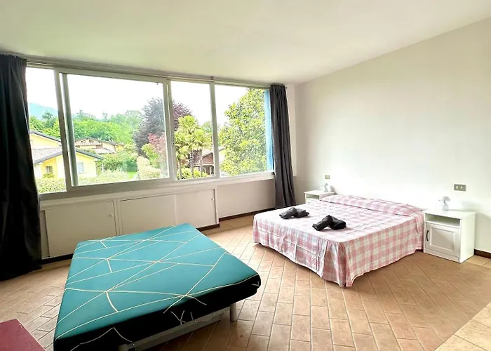 With Swimming Pool 레노 디 레기우노